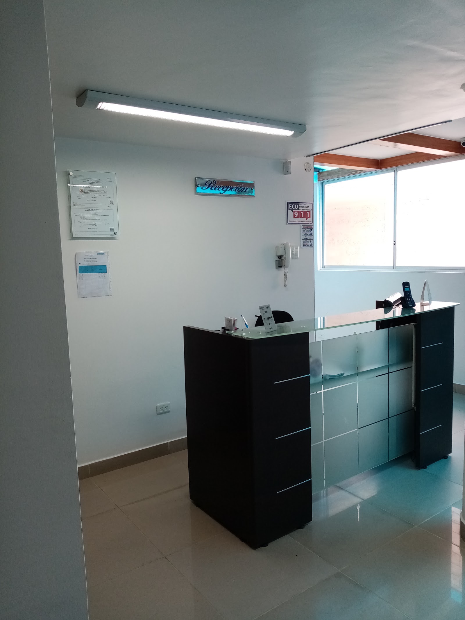 Especialidades Médicas y Dentales Tumbaco
